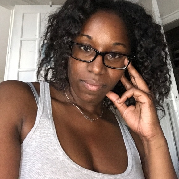 Meet your Posher, Tiffany - Picture 4 of 5